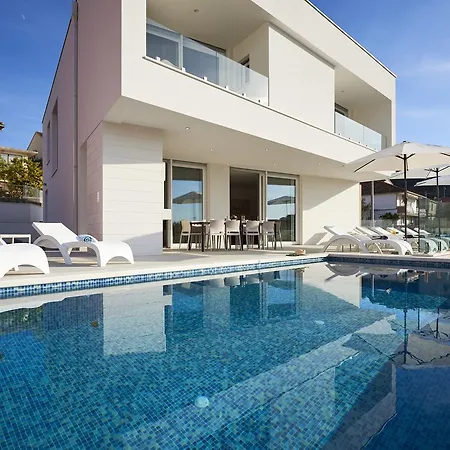 Villa Trogir فيلة *
