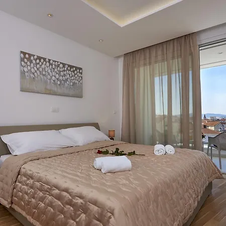 Villa Trogir فيلة تروغير