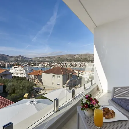 빌라 Villa Trogir 트로기르